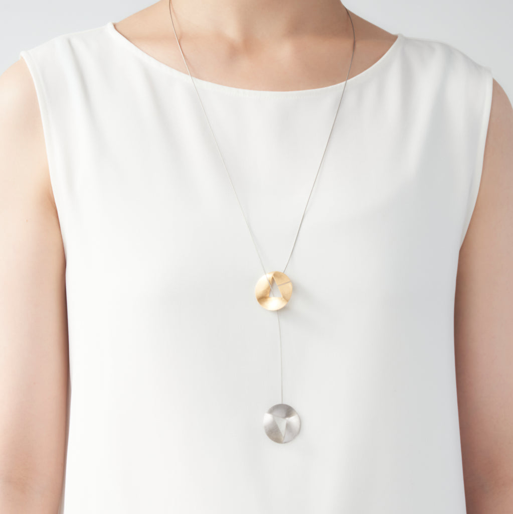 Log[ログ] Θシータ 　シルバー925　ペンダント　2つの同じかたちが、つながるペンダント　バイカラー