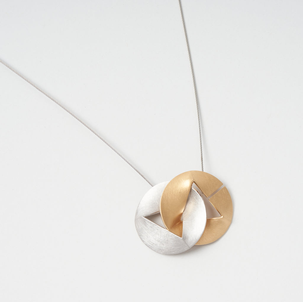 Log[ログ] Θシータ 　シルバー925　ペンダント　2つの同じかたちが、つながるペンダント　バイカラー