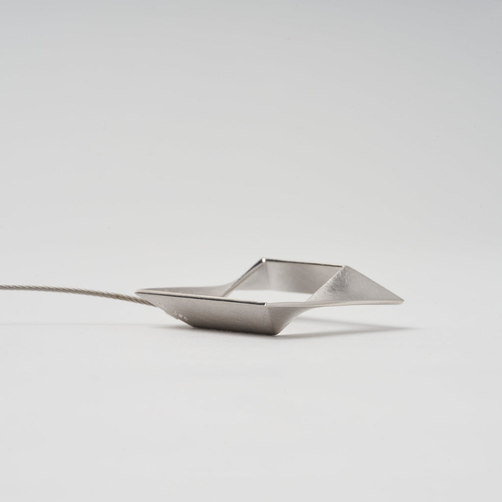 Log[ログ] Ζゼータ シルバー925 ペンダント　2つの同じかたちが、つながるペンダント