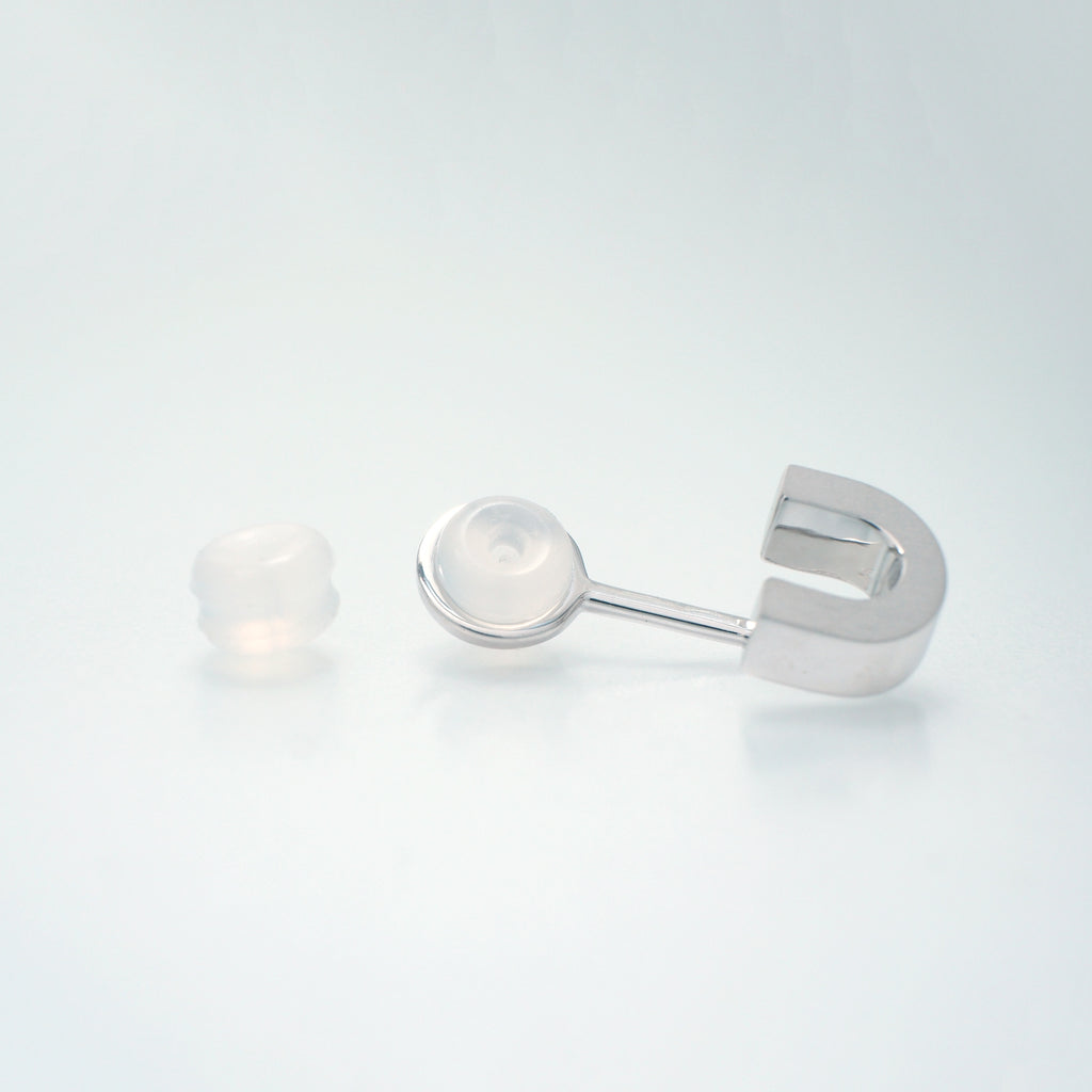 シリコンピアスキャッチ　Log[ログ]バックキャッチ　使用例