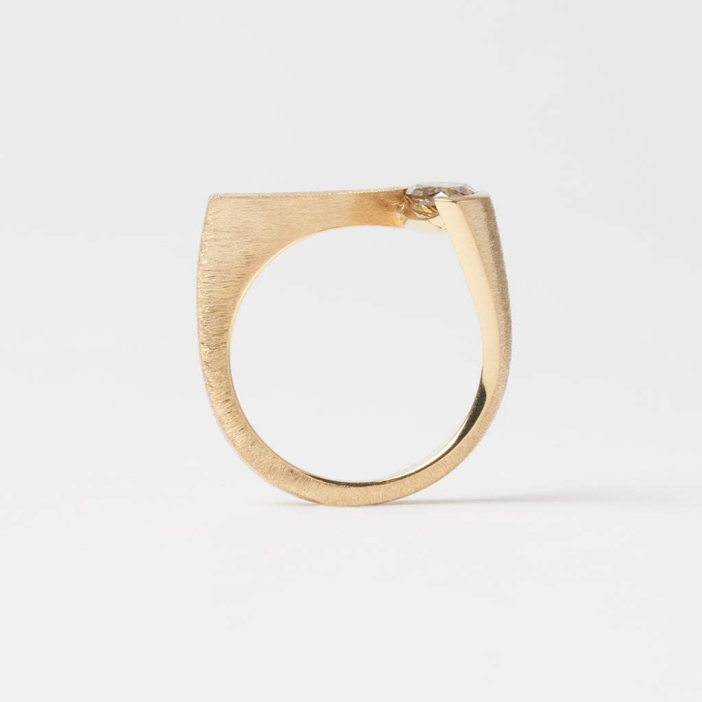 Noru のる　K18 ブラウンダイヤモンドリング　MENTOSEN 正面から