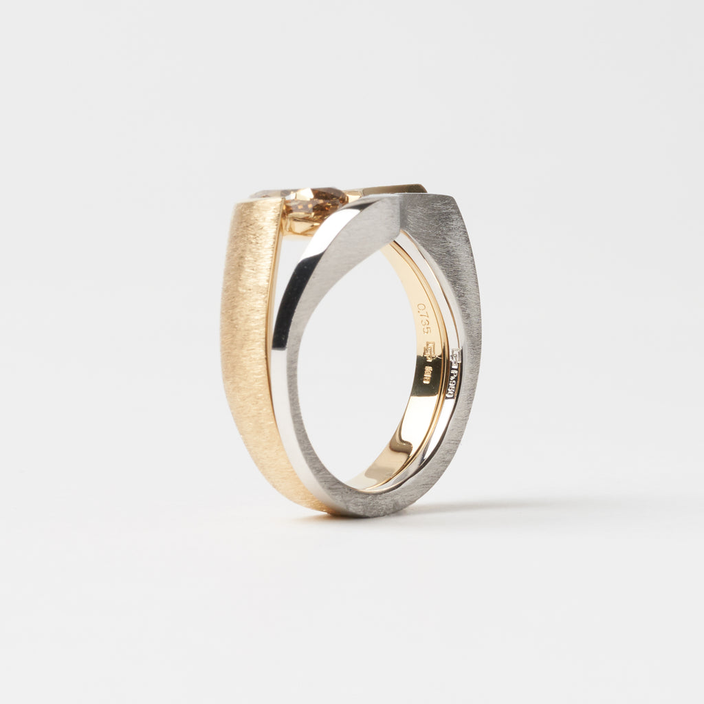 Noru[のる] K18ブラウンダイヤモンドリング 側面から　Pt950のリングとぴったり合う、　MENTOEN ウェディング　リング