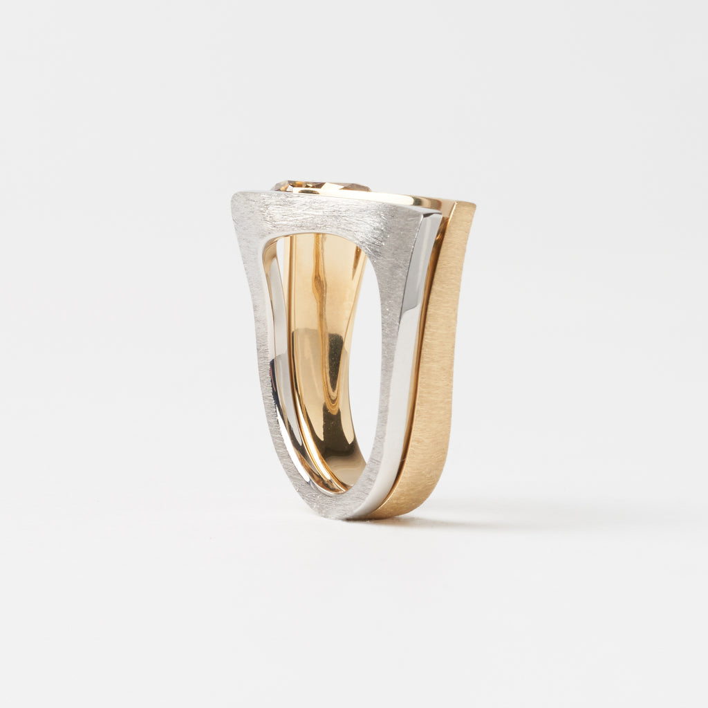 Noru[のる] K18ブラウンダイヤモンドリング 側面から　Pt950のリングとぴったり合わせられる　MENTOEN ウェディング　リング