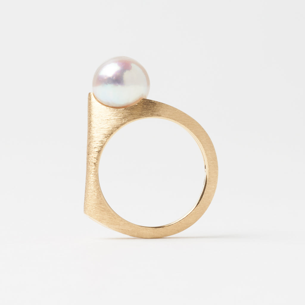 Tatamu たたむ K18 あこやパール リング MENTOSEN　正面から　パールと金のテクスチャー