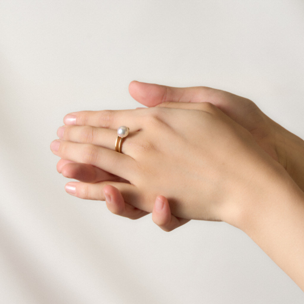 Tatamu[たたむ]　K18 あこやパールリング　指にはめたら　MENTOSEN