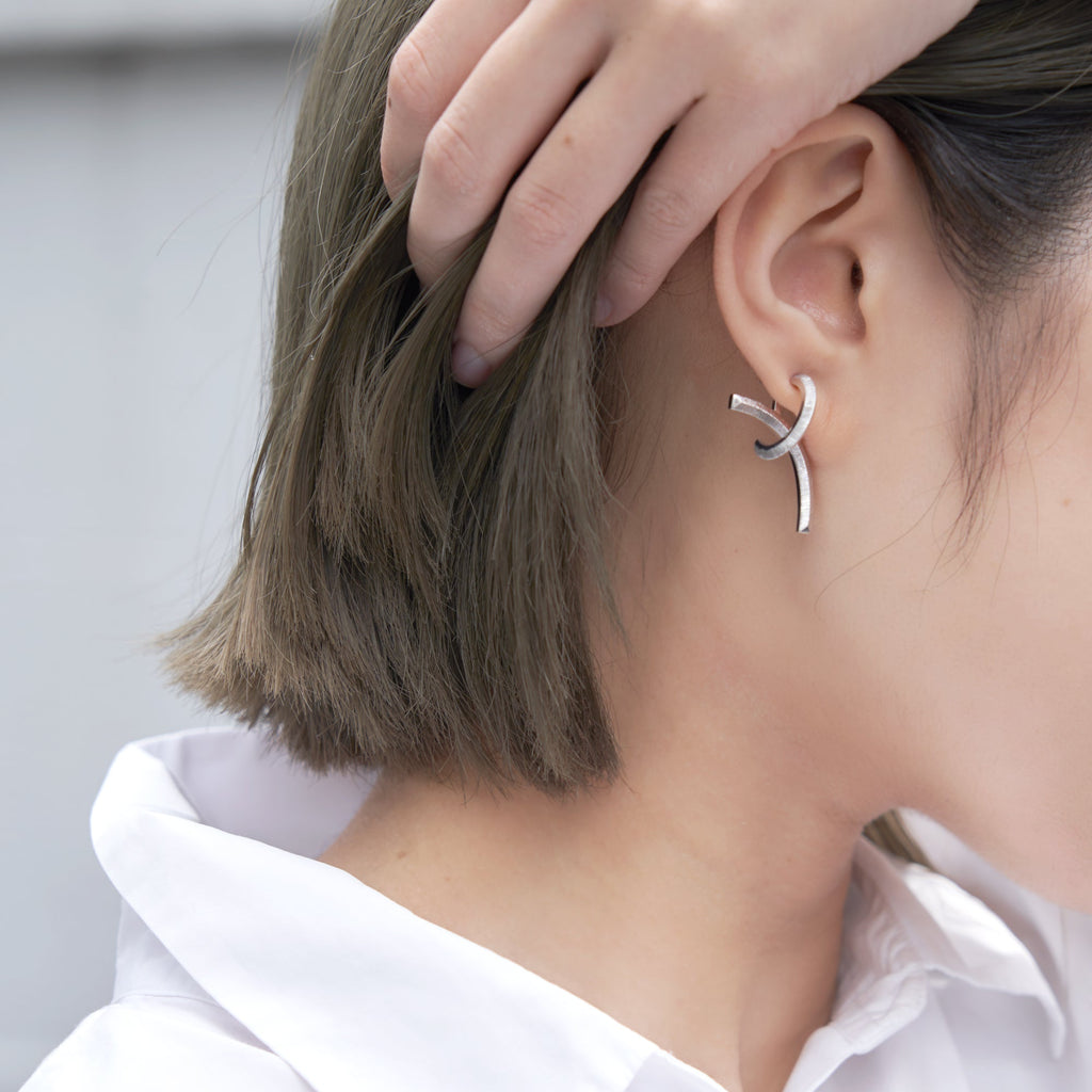 Log[ログ]02　シルバー 925 ピアス＆バックキャッチ 立体的　面白いカタチ　つや消し　MENTOSEN めんとせん　メントセン