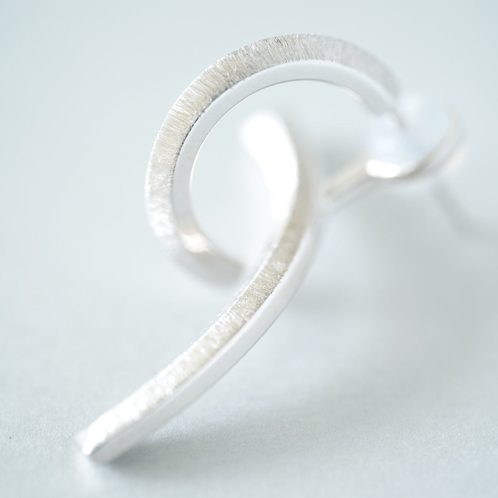 Log[ログ]02　シルバー 925 ピアス＆バックキャッチ 立体的　面白いカタチ　つや消し　MENTOSEN めんとせん　メントセン