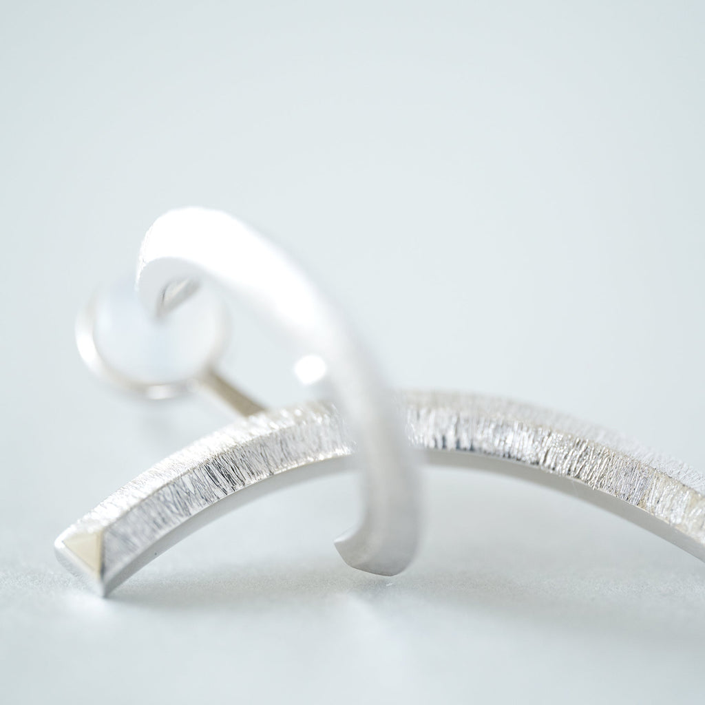 Log[ログ]02　シルバー 925 ピアス＆バックキャッチ 立体的　面白いカタチ　つや消し　MENTOSEN めんとせん　メントセン