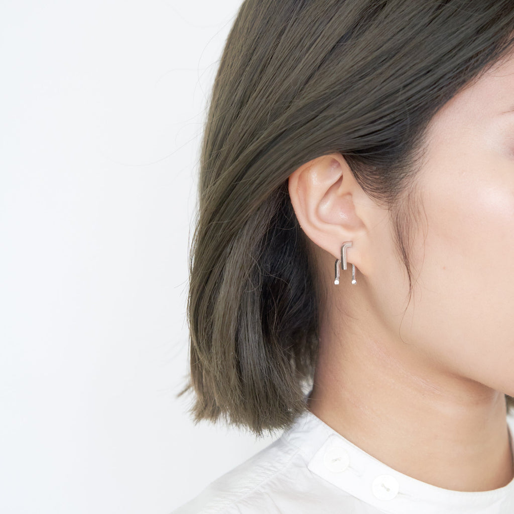 Log[ログ]03　シルバー 925 ピアス＆バックキャッチ 立体的　面白いカタチ　つや消し　MENTOSEN めんとせん　メントセン