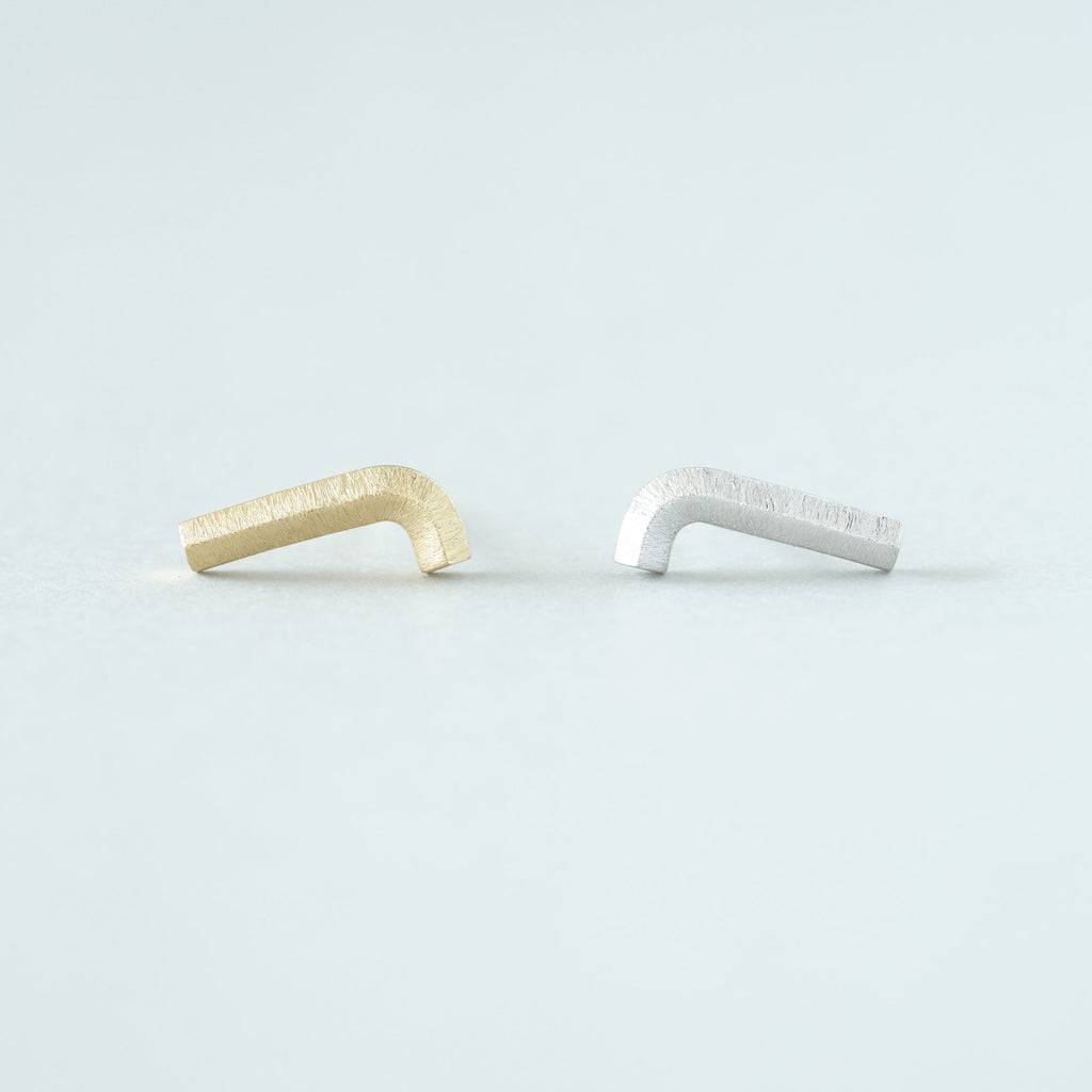 Log[ログ]03　シルバー 925 ピアス＆バックキャッチ 立体的　面白いカタチ　つや消し　MENTOSEN めんとせん　メントセン