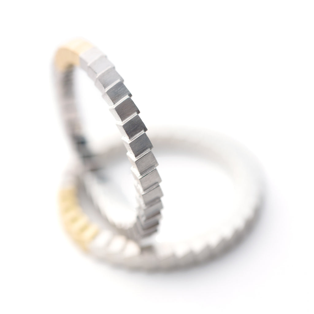 Shikaku[しかく] Pt950 K18 リング 結婚指輪 マリッジリング ウェディングリング プラチナ 金 コンビリング 日常づかい 連続模様 幾何学 キューブ 四角 デジタル MENTOSEN