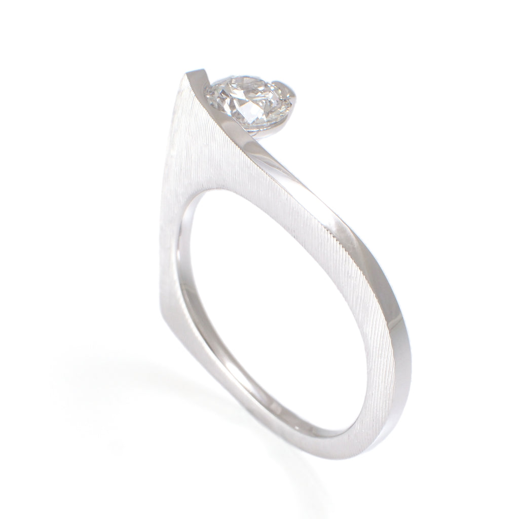 Sorow[そろう] Pt950 ダイヤモンドリング プラチナ モダンデザイン つや消し 婚約指輪 結婚指輪 ウェディング 曲線 カーブ MENTOSEN